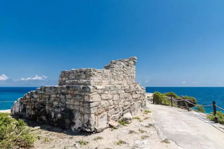 Visit the Ixcel Temple in Punta Sur